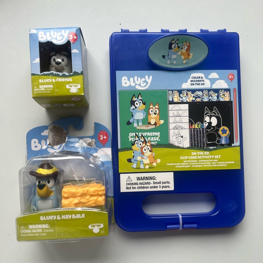 Bluey On-the-Go Clip Case Activity Set in Blue and Yellow